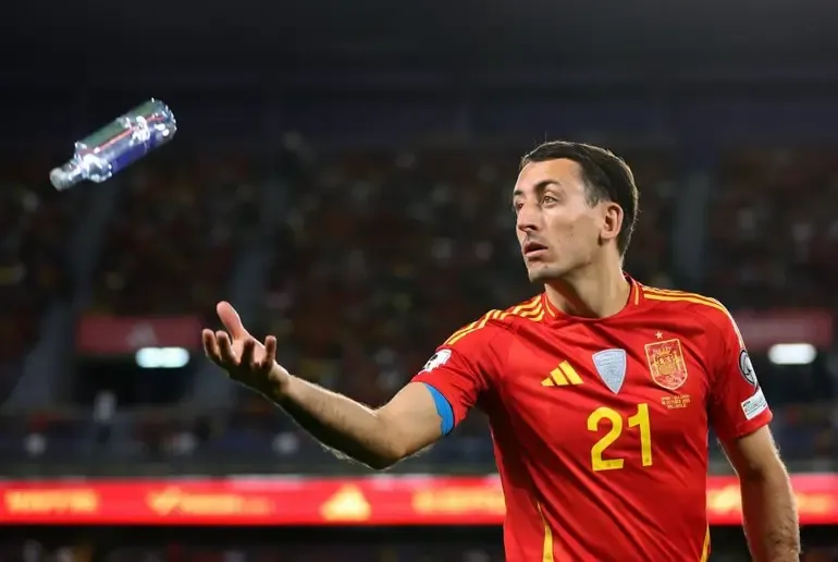 开云体育下载入口-TA独家：FIFA世界杯期间不许球迷带水瓶进场，引发巨大争议